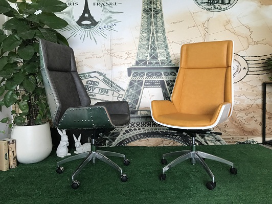 Bentwood swivel office chair